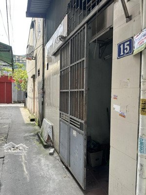 tôi có dư nhà 40m2 có gác xép muốn cho hộ gia đình thuê ở lâu dài, đ/c số 15a ngách 4 ngõ 2 đại từ