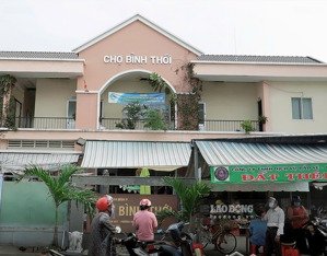 nhà ngay chợ bình thới kinh doanh đông.