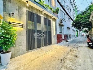 sang trọng -dân trí cao- phan xích long - phú nhuận- hẻm 6m