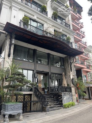 bán biệt thự trung tâm cầu giấy,160m2x9t có hầm,cho thuê 250tr/tháng,giữ tiền tích sản,sổ hoa hậu!!