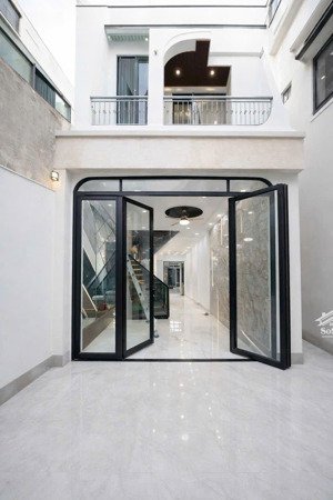 q4, hẻm 1/ cách mt chợ xóm chiếu 20m, 3 tầng btct, 31.7m2( 3.1 x 11), kqh, shr chỉ 5 tỷ 200tr