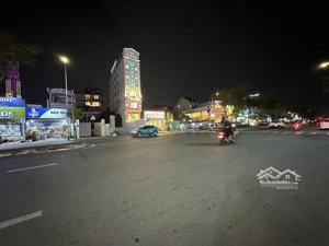 tòa nhà 4 tầng. ngay đường trần não. dòng tiền 100tr/ tháng. shr. gấp bán: 19 tỷ chín.