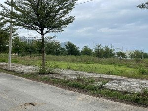 sụp hầm!!kđt sentosa 144m2.trục 7.5m.lề 5m.ngang 6m.vị trí đẹp.đường thông .sát sông.giá 3.550ty