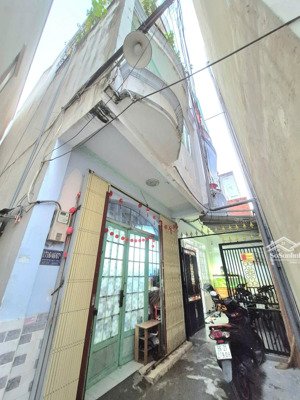 nhà phố 2 lầu shr hẻm 1716 huỳnh tấn phát