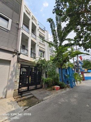 nhà đẹp 4 tầng 7x15 khu vip biệt lập , dân trí - an ninh. giá tốt - rất ít nhà bán