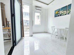 cc mini 1 phòng ngủ riêng biệt. phòng khách + ban công rộng, đầy đủ nội thất. ngay vòng xoay đa kao