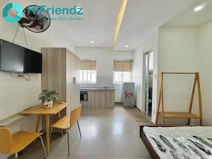 cho thuê căn hộ full nội thất cửa sổ trời chỉ 2 - 5p qua hutech, uef, vlu