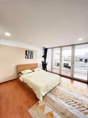 cho thuê căn hộ dịch vụ full nt, ban công lớn, 1pn tách bếp ngay hoàng văn thụ sát ngay sân bay