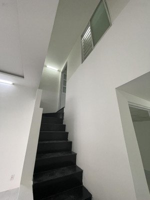 hxh 6m - tnp a - dt 80m2 - chỉ 5.2tỷ khu dân trí cao - gần lê văn việt, man thiện