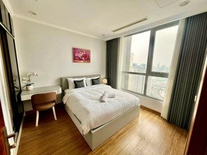 đang trống cần cho thuê ở ngay căn hộ 3 phòng ngủ landmark 3 vinhomes central park