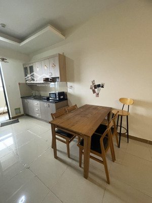 cho thuê căn hộ era town q7, dt 67m2-2pn-2wc , nội thất cơ bản. gá: 8tr/tháng. lh: 