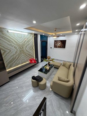 bán nhà triều khúc, dt 47m2 hơn 6 tỷ thiết kế 5 tầng. 50m ra ô tô full nội thất