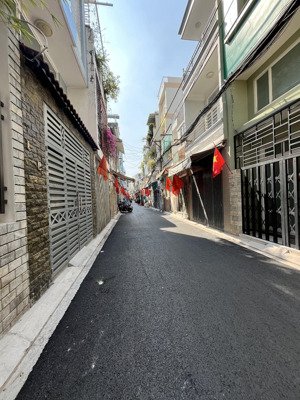 tân bình p9 hẻm nhựa 6m xe hơi vô nhà, 5x14,5m, 1 trệt 2 lầu, 6pn 5wc
có thu nhập 9tr/tháng