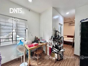 căn hộ tách bếp hẻm ôto gần trường đh kinh tế isb_cầu kiệu_cv lê văn tám q1