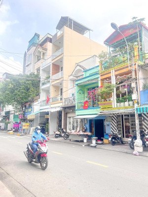nhà 5 tầng 10 phòng mặt tiền đường đông hồ - gần chợ phạm thế hiển, quận 8