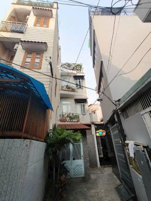 nhà 1 lầu 4pn: 5.5 x 11 (61m2) p. 05 quận phú nhuận (đỗ quang + trần khắc chân)