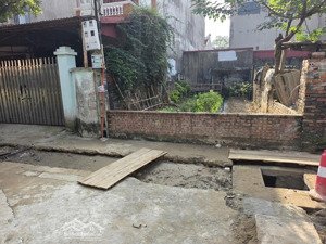 xóm trong - uy nỗ - đông anh - oto 7 chỗ thông giá chỉ 82tr/m2 s: 60m2 mt 5m khổ vuông