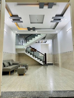 bán nhà gần ngay emart phan huy ích. 4,5m x 14m. 1 trệt 1 lầu chỉ nhỉnh 5 tỷ còn bớt