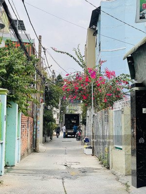 48.3tr/m2 đất full thổ cư, vuông vức cách phạm văn đồng 300m, xây dựng 1t2l, sân thượng