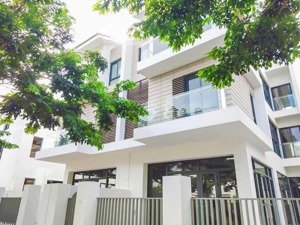 cần bán lại căn biệt thự an vượng cạnh hồ thiên văn học: 