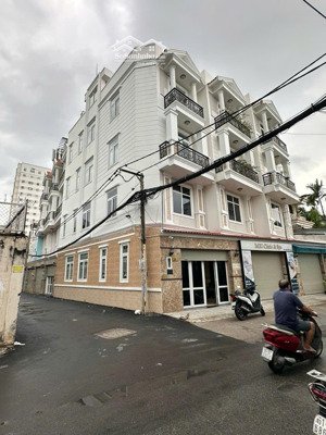 vipp - căn góc 5 tầng mặt tiền đường 17 phạm văn đồng , sát bên tttm gigamall