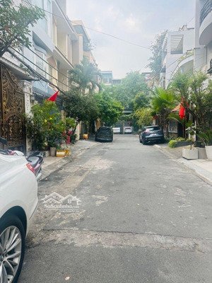 p12 tân bình khu hiếm nhà bán - 7x15 vuông vức - 4 tầng bt - đường 10m - hơn 18 tỷ.