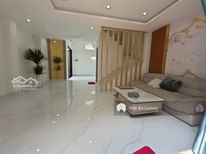 bàn nhà mới full nội thất khu ẩm thực phan xích long. nhà 5tầng 5pn - 2 mặt hẻm thoáng giá 9.5 tỷ