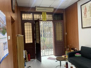 nhà riêng tầng 1 dt 70m2 có sân phơi, chỗ để xe ngày đêm. gần ngay cạnh bv 108, bv hữu nghị