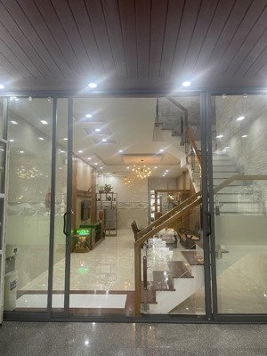 cho thuê nhà mới 3 tầng nguyên căn đường thái văn lung, phường hòa xuân, tp đà nẵng.