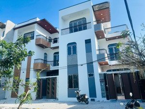 còn đúng 3 căn nhà đẹp giá tốt kiệt ô tô tận sân hoàng văn thái