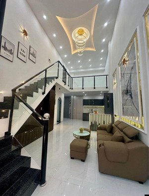 bán nhà hiếm- dt: 140m2 giá 6x tỷ- 2 tầng có dòng tiền 23tr/tháng - hẻm oto -khu tên lửa