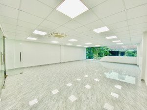 cho thuê văn phòng làm việc tại triều khúc- thanh xuân. 300m2 giá chỉ 48tr/tháng. đầy đủ pccc