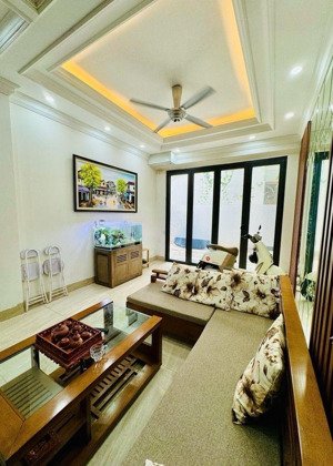 bán nhà việt hưng long biên 5 tầng ô tô đỗ cổng giá 6,7 tỷ