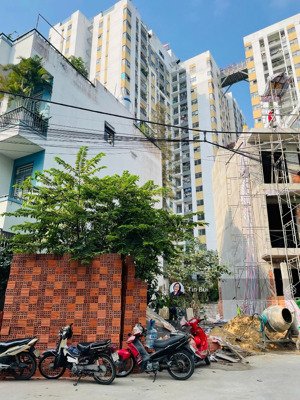 giá chạm đáy liên phường plb. 71tr/m2, 10.5 tỷ, 146m2, hẻm 6m, 2 mặt thoáng. 60m ra liên phường