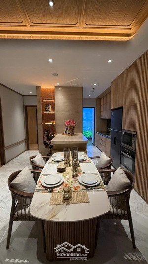 khách chào bán căn hộ essensia sky lầu cao, block b view pmh, giá 5.85 tỉ. lh mai linh 