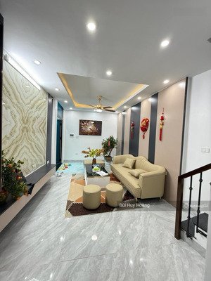 nhà đẹp ăn tết - 47m2 chỉ 6,x tỷ - ngõ thông - ba gác - gần phố - sát hồ triều khúc - thanh xuân
