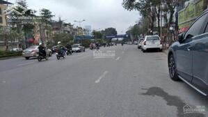 BÁN TÒA NHÀ 11 TẦNG CÓ HẦM MẶT PHỐ QUẬN BA ĐÌNH ĐANG Ở VÀ CHO THUÊ 900 TRIỆU/ THÁNG Dien tích sổ đỏ : 450 mv Mặt tiền rộng : 12m. GIÁ 400 TỶ