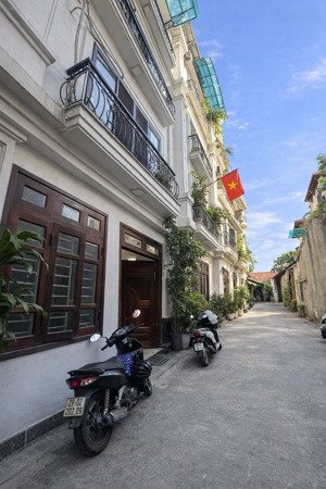 ô tô 7 chỗ đỗ cửa, thông tứ tung, dt 36m2*5t, mt 4,6m, chỉ 9,5 tỷ, gần phố cổ