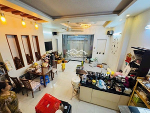 ngang 5.5m nhà 3 tầng 3 pn ở ngay, gần chợ, siêu thị lotte