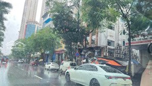 bán toà nhà mặt phố yên lãng,diện tích 410m2 , 1 hầm 9 tầng nổi , mt gần 14m , giá 242 tỷ .