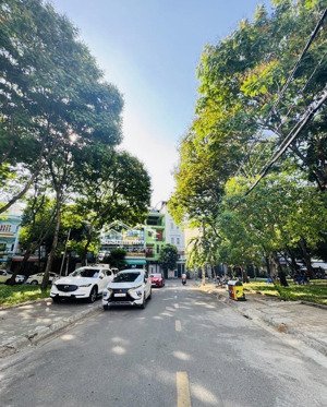 siêu phẩm lô góc 4 tầng 2 mặt tiền khu tên lửa dòng tiền 20tr/th nhik 7,5 tỷ