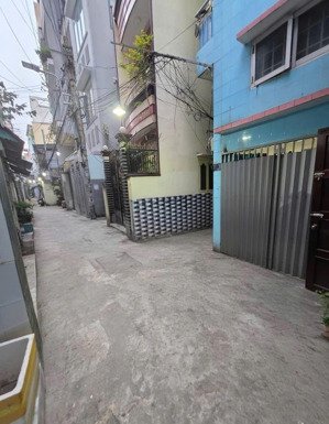 nhà bán hẻm 3.5m 327/ sư vạn hạnh, p9, q10. dt 3.8mx10m. t + l mới. thu nhập 14tr/th. giá 5.4 tỷ