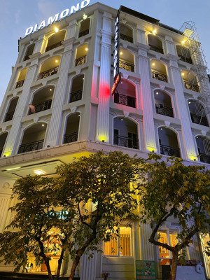 bán kh.sạn diamond góc 2mt nguyễn thị thập, tân quy, q7 - 9x17m. hầm 6tầng. hđt:180tr. giá: 43.5 tỷ