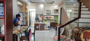 cần bán nhà phố rosita 5x23m, nội thất cơ bản, 8,6 tỷ, sổ hồng riêng, view công viên, đẹp, mát