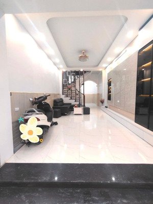 căn duy nhất - mặt ngõ ô tô - lô góc - phố xuân thủy cầu giấy - nhà dân xây 42m2 x 4t vượng khí -