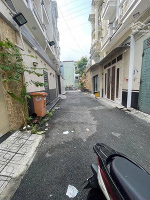 nhà phố khu phân lô đồng bộ nhà cao tầng - tặng nội thất - ô tô vào nhà