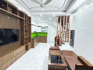 p/l xuân đỉnh, sát cv hoà bình, 35m2 chỉ 8.x tỷ, dân xây, ngõ thông, ô tô, nội thất vip, hiếm quá