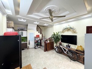 nhà 35m2 đối diện aeon mall long biên