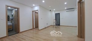 hàng hiếm. cho thuê căn hộ 4 ngủ 3 wc, 135m2, đồ cơ bản có slot oto giá 24 triệu. lh 