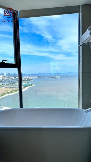 a la carte hạ long. căn góc 2pn giá 4,6 tỷ cam kết không có căn rẻ hơn